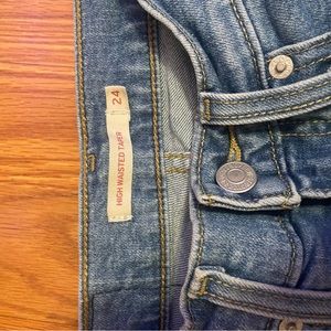 LEVI jeans high wasted taper size 26 light blue